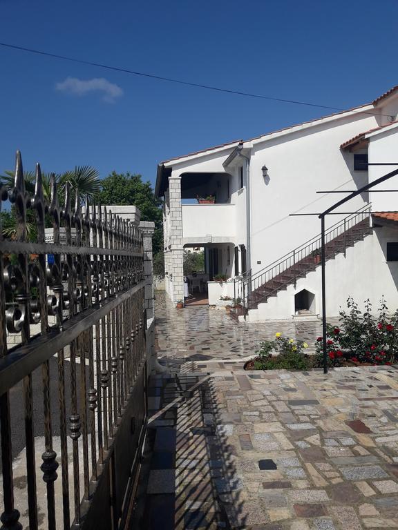 Apartments Angela Žbandaj Exterior foto